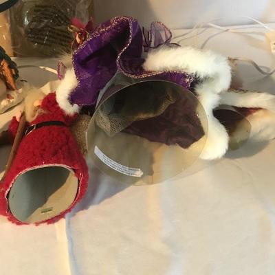 Lot 284 - Christmas Decor 