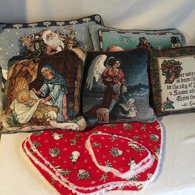 Lot 287 - Christmas Pillows