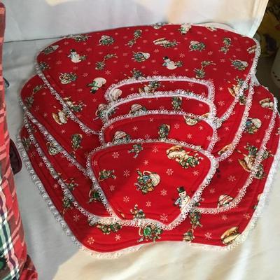 Lot 287 - Christmas Pillows