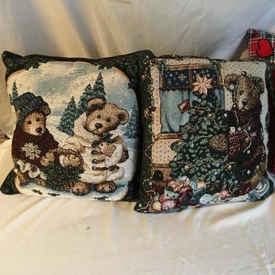 Lot 287 - Christmas Pillows