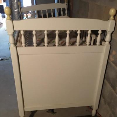 Lot 289 - Crib