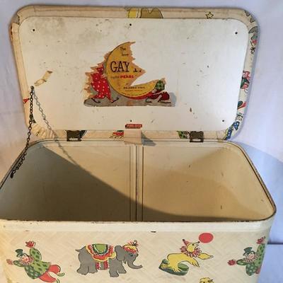 Lot 290 - Vintage Child Decor
