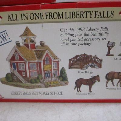 Lot 82 - Liberty Falls Collection 
