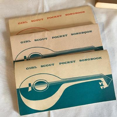 Lot 302 - Vintage Girl Scouts