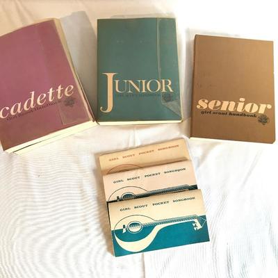 Lot 302 - Vintage Girl Scouts