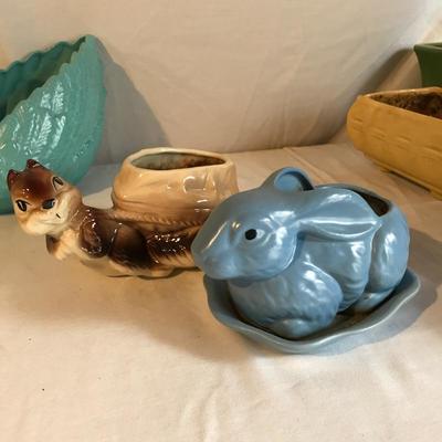 Lot 305 - Haeger Swan and other Pots