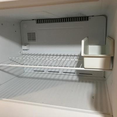 Lot 312 - GE Refrigerator 