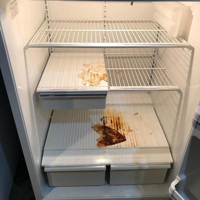 Lot 312 - GE Refrigerator 