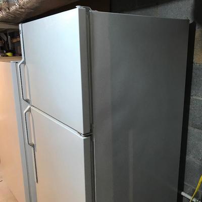Lot 312 - GE Refrigerator 