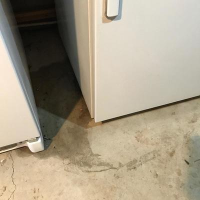 Lot 312 - GE Refrigerator 