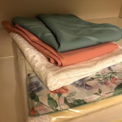 Lot 314 - Linens and Things