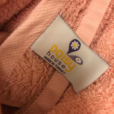 Lot 314 - Linens and Things
