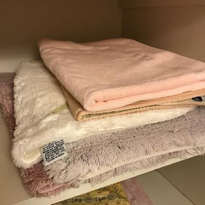 Lot 314 - Linens and Things