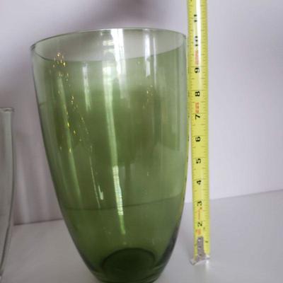 2 vases - 1 green, 1 clear
