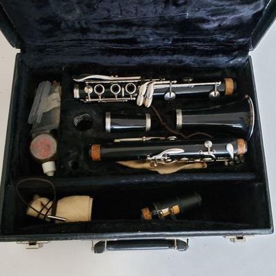 Clarinet - "Vito"(?) is the maker?