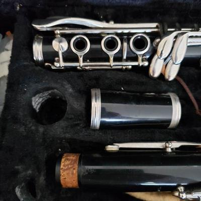 Clarinet - "Vito"(?) is the maker?