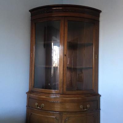 Lot 1 - Corner Cabinet