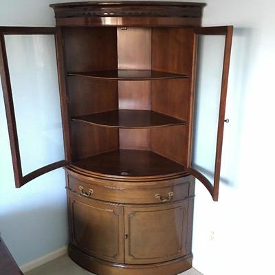 Lot 1 - Corner Cabinet