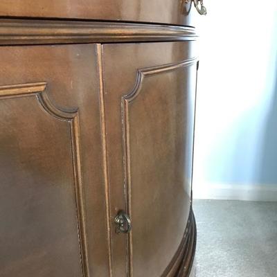 Lot 1 - Corner Cabinet