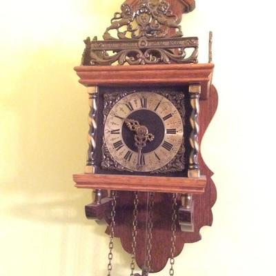 Lot # 28 Nu elck Syn Sin weighted Wall clock