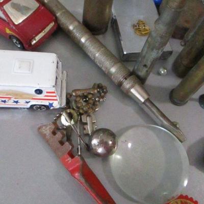 Lot 202 - Junk Drawer Items