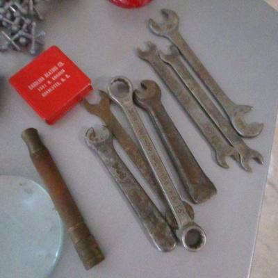 Lot 202 - Junk Drawer Items