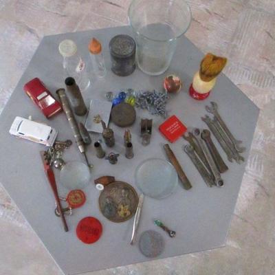 Lot 202 - Junk Drawer Items