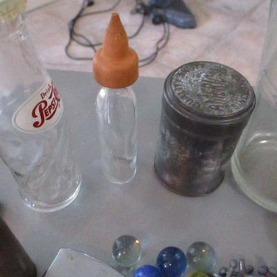 Lot 202 - Junk Drawer Items