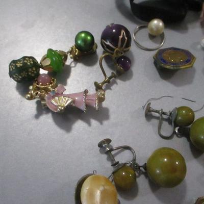 Lot 203 - Costume Jewelry 