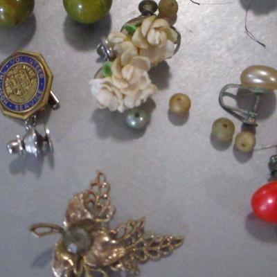Lot 203 - Costume Jewelry 