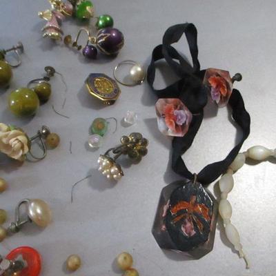 Lot 203 - Costume Jewelry 