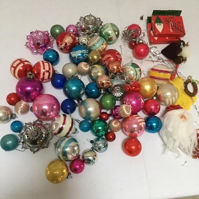  Lot 44 - Vintage Christmas Ornaments