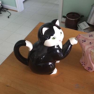 Lot # 71 Cat Teapots