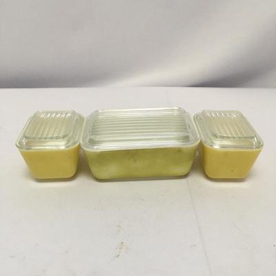 Lot 57 - Vintage Pyrex
