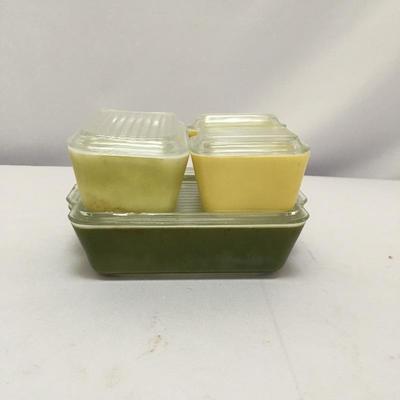Lot 57 - Vintage Pyrex