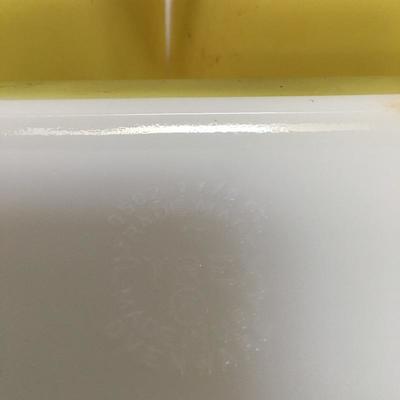 Lot 57 - Vintage Pyrex