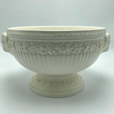 Lot 61 - Wedgwood Pedestal Bowl with Six Matching Fruit Bowls