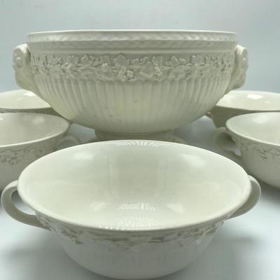 Lot 61 - Wedgwood Pedestal Bowl with Six Matching Fruit Bowls