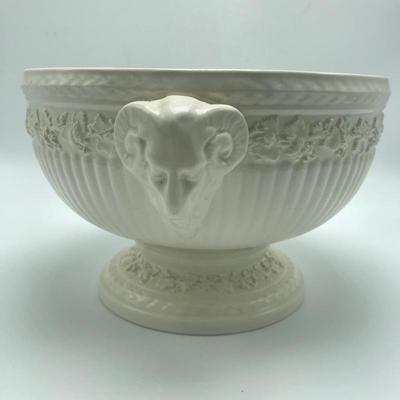Lot 61 - Wedgwood Pedestal Bowl with Six Matching Fruit Bowls