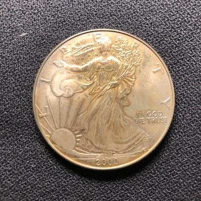 Lot 35 - .999% Pure Silver American Eagle 2000 Coin
