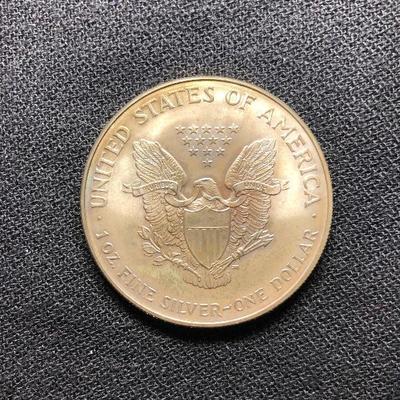 Lot 35 - .999% Pure Silver American Eagle 2000 Coin