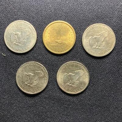 Lot 40 - QTY 4:  $1 Susan B Anthony Coins &  QTY 1:  $1 Sacagawea 2000 Coin
