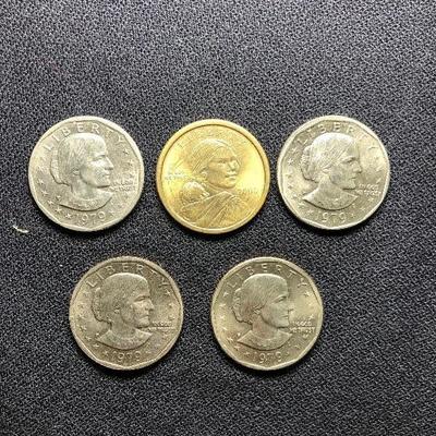 Lot 40 - QTY 4:  $1 Susan B Anthony Coins &  QTY 1:  $1 Sacagawea 2000 Coin