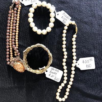 Lot 62 - Faux Pearl Necklace and Bracelet, Starfish Bracelet & Choker