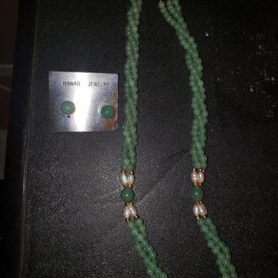 Beautiful Jade necklace and Earrings 