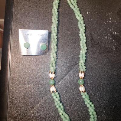 Beautiful Jade necklace and Earrings 