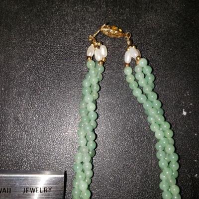 Beautiful Jade necklace and Earrings 