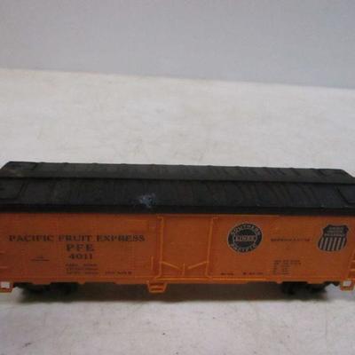 Lot 137 - Gilbert Revell HO Trains 