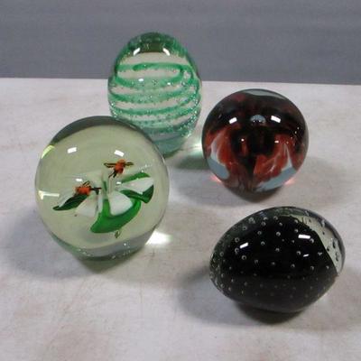Lot 165 - Glass Paperweights 