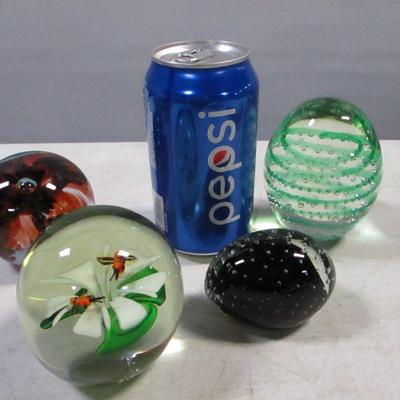 Lot 165 - Glass Paperweights 